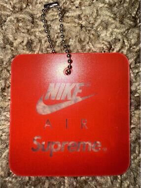 Nike Supreme Hang Tag